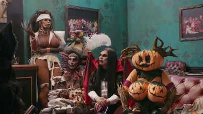 - [Astrud] In Abhora's defense- - The Boulet Brothers' Dragula: Titans