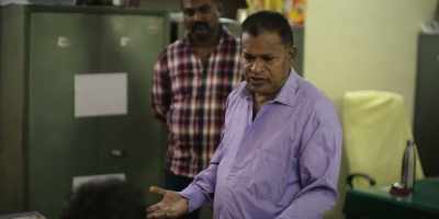At 12:15 p.m.
She asked me for 4,000 rupees. - Crime Stories: India Detectives