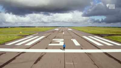At 2:30pm,
Suckling landed back at Wick. - Scotland from the Sky