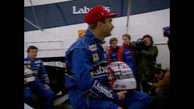At 39, it was now or
never for Mansell. - Williams & Mansell: Red 5