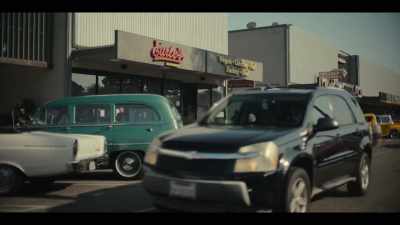 At Earle's, if you order a hot dog,
they split it just right, - Street Food: USA