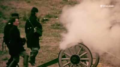 At first the Union gunners returned
fire, but then they stopped, - Guns That Changed The Game