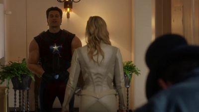 At least her outfit - DC's Legends of Tomorrow