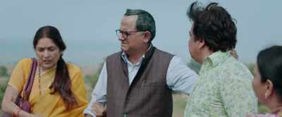 At least pull up your zips,
before you fight, both of you. - Shubh Mangal Zyada Saavdhan