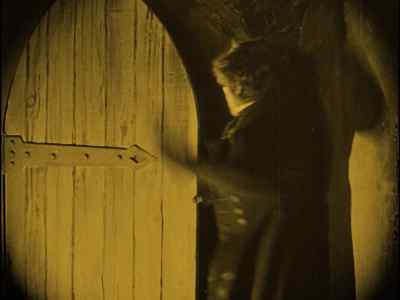 At night this same Nosferatu
doth clutch his victim - Nosferatu