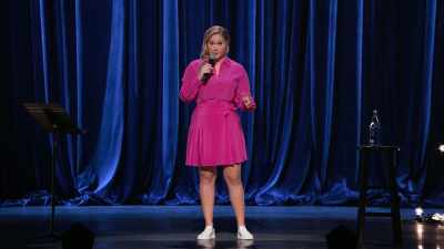 At this point,
the photographer gets in a tree, - Amy Schumer: Emergency Contact