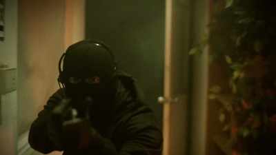 At this point,
this is when the hand signals - History's Greatest Heists with Pierce Brosnan