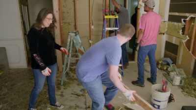 At this point,
we've not yet started work
in the living room. - Renovation Impossible