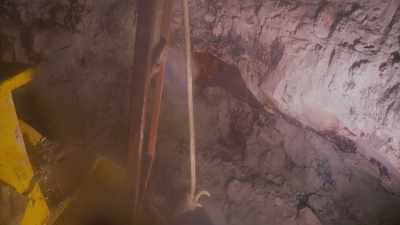 At the bottom, Mick can see just how
unstable the broken ground is. - Outback Opal Hunters