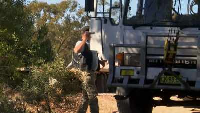 At the Cooke brothers'
$16,000 opal agitator... - Outback Opal Hunters