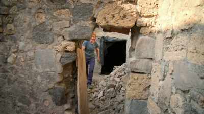 At the Stabian baths,
Monika is venturing deeper - Lost Treasures of Rome