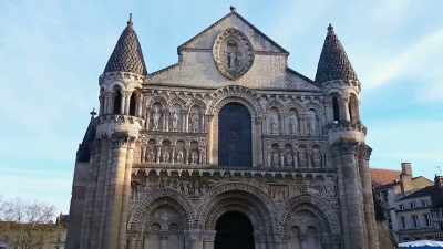 At this time, most churches had conventional rounded arches - Ancient Engineering