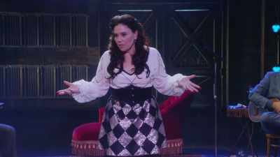 Atâta timp cât avem decalajul de gen,
nu cred că e posibil. - Alex Borstein: Corsets & Clown Suits