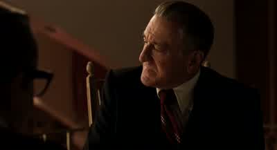 أتحدث وأتحدث مع هذا الرجل. - The Irishman