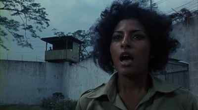 - Attention everybody! - Women in Cages