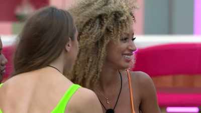 >> ATTRACTION, BUT OTHERE'S SO
MUCH MORE AFTER IT. - Love Island