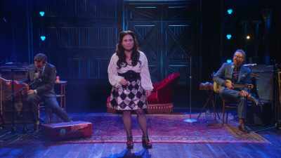Atunci, e obligatoriu.
E ca Porunca a unsprezecea. - Alex Borstein: Corsets & Clown Suits