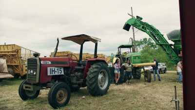 Auctioneer:
Oh, boy, you talk about - Queen Sugar