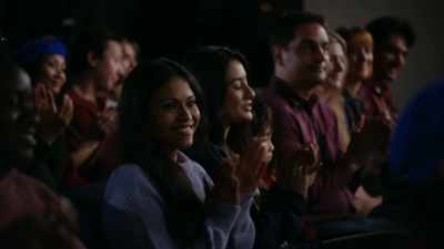 (audience applauding) - Magic in Mistletoe