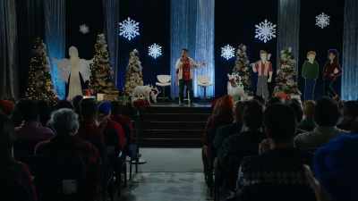 (audience applauding) - Magic in Mistletoe