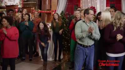 [audience applauding] - A Dash of Christmas