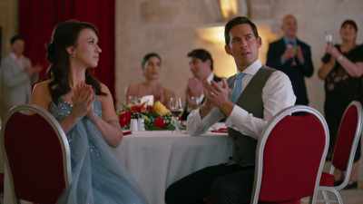 (audience applauding) - The Dancing Detective: A Deadly Tango