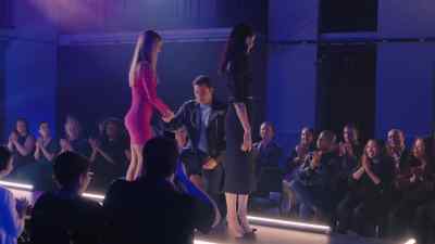 (audience applauding) - Head Over Heels