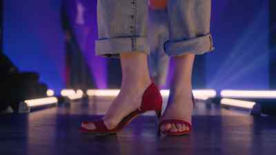 (audience applauding) - Head Over Heels