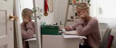 (Audience applauding) - Do Not Open