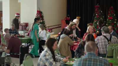 (audience chattering) - A Christmas of Wonders