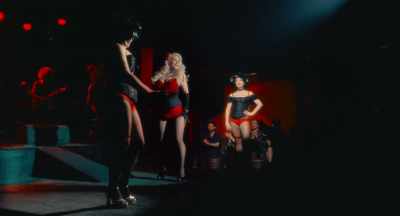 [audience cheer, applaud] - Cabaret Maxime
