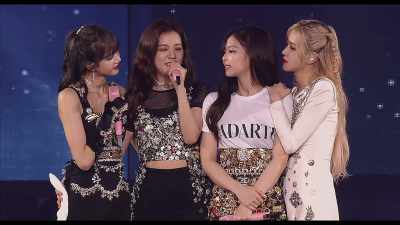 (audience cheer) - BLACKPINK: The Movie