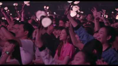 (audience cheer) - BLACKPINK: The Movie