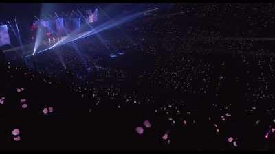 (audience cheer) - BLACKPINK: The Movie