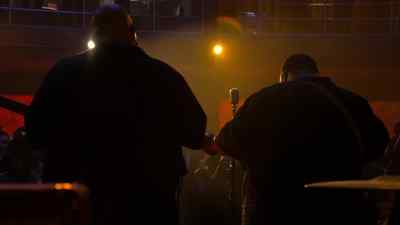 [audience cheering and applauding] - Marvel's Luke Cage