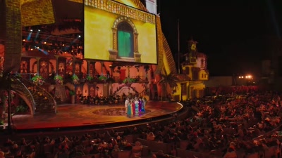 (audience cheering, applauding) - Encanto at the Hollywood Bowl