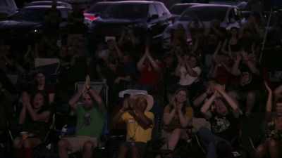 (audience cheering and applauding) - Barbie & Kendra Crash Joe Bob's Drive-In Jamboree!