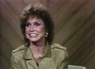 (AUDIENCE CHEERING, APPLAUDING) - Being Mary Tyler Moore