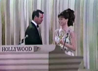 (AUDIENCE CHEERING, APPLAUDING) - Being Mary Tyler Moore