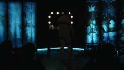 (audience cheering)
(audience applauding) - Chris Grace: As Scarlett Johansson
