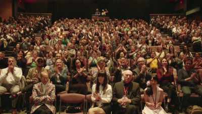 -[audience cheering]
-[Chet] Woo! - Appiness