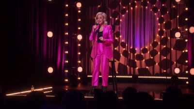 -[audience cheering]
-Relax. Do you guys remember that? - Christina P: Mom Genes