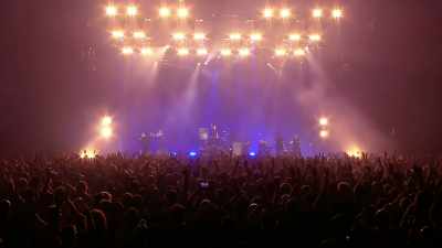 [audience cheering] - Midnight Oil: The Hardest Line
