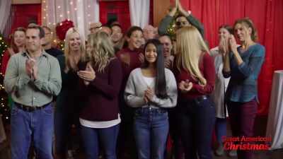 [audience cheering] - A Dash of Christmas