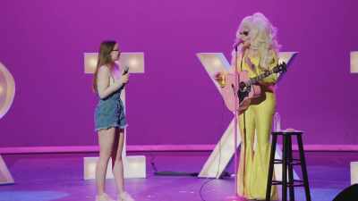 [audience cheering] - Trixie Mattel: Skinny Legend