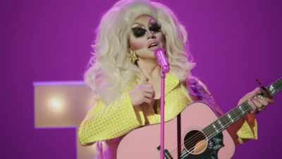 [audience cheering] - Trixie Mattel: Skinny Legend