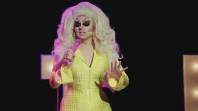 [audience cheering] - Trixie Mattel: Skinny Legend
