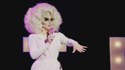[audience cheering] - Trixie Mattel: Skinny Legend