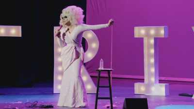 [audience cheering] - Trixie Mattel: Skinny Legend
