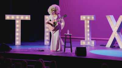 [audience cheering] - Trixie Mattel: Skinny Legend